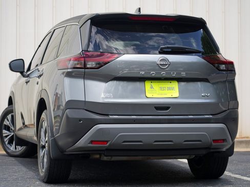 Used 2022 Nissan Rogue SV FWD image 5