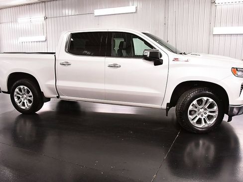Used 2023 Chevrolet Silverado 1500 LTZ w/ Z71 Off-Road Package AWD/4WD image 8