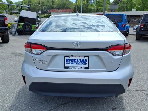 Used 2023 Toyota Corolla LE FWD image 5