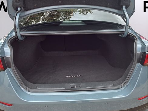 Used 2025 Nissan Sentra SR FWD image 10