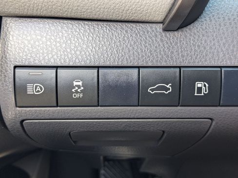 Used 2018 Toyota Camry SE w/ Moonroof Package FWD image 20
