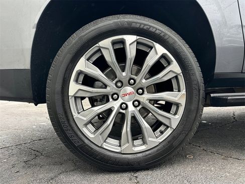 Used 2022 GMC Yukon XL Denali w/ Denali Ultimate Package image 18