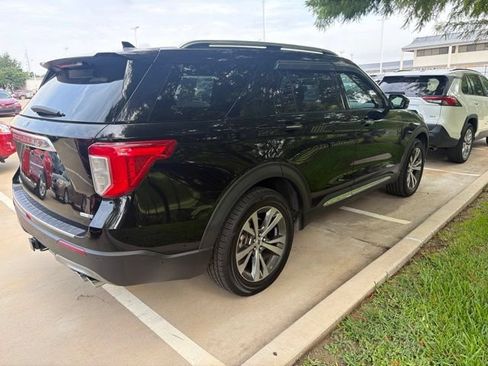 Used 2020 Ford Explorer Platinum AWD/4WD image 3