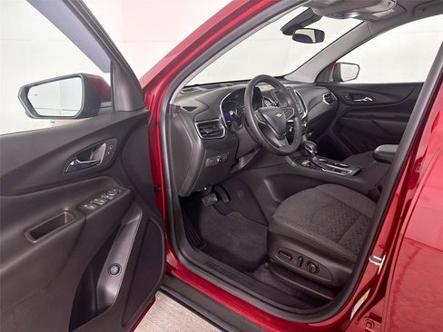 Used 2023 Chevrolet Equinox LT AWD/4WD image 3