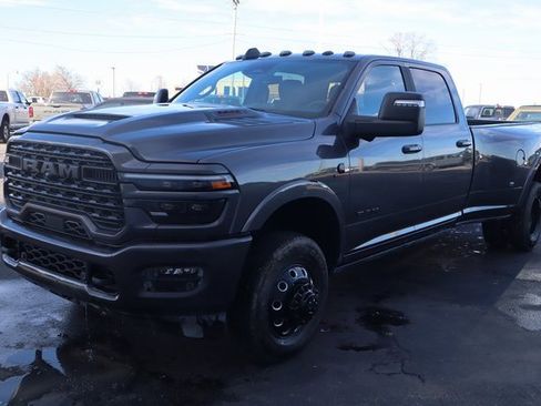 New 2025 RAM 3500 Limited image 19