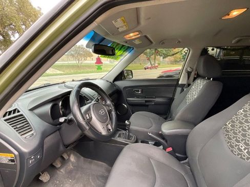 Used 2010 Kia Soul + image 4