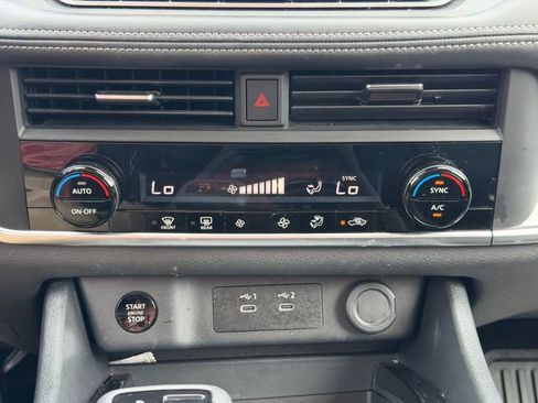 Used 2025 Nissan Rogue SV FWD image 30