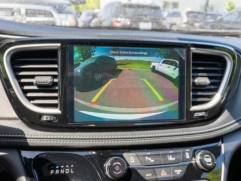 New 2027 Chrysler Pacifica Select FWD image 22