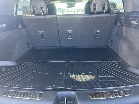 Used 2024 Cadillac XT4 Premium Luxury image 7