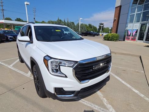 Used 2022 GMC Terrain SLE w/ Driver Convenience Package AWD/4WD image 4