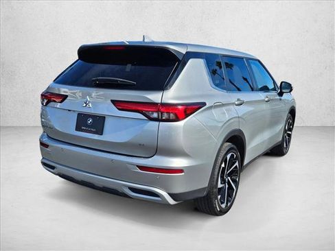 Used 2024 Mitsubishi Outlander SE image 5