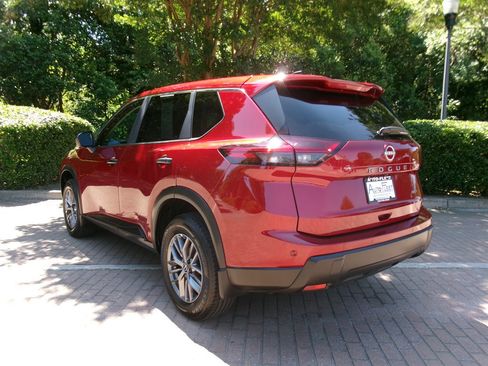 Used 2024 Nissan Rogue S AWD/4WD image 8