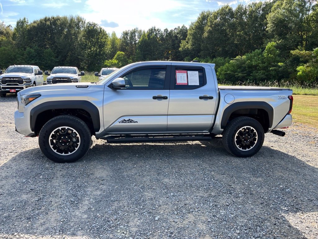 Used 2025 Toyota Tacoma TRD Off-Road w/ TRD Off Road Upgrade Package AWD/4WD image 4