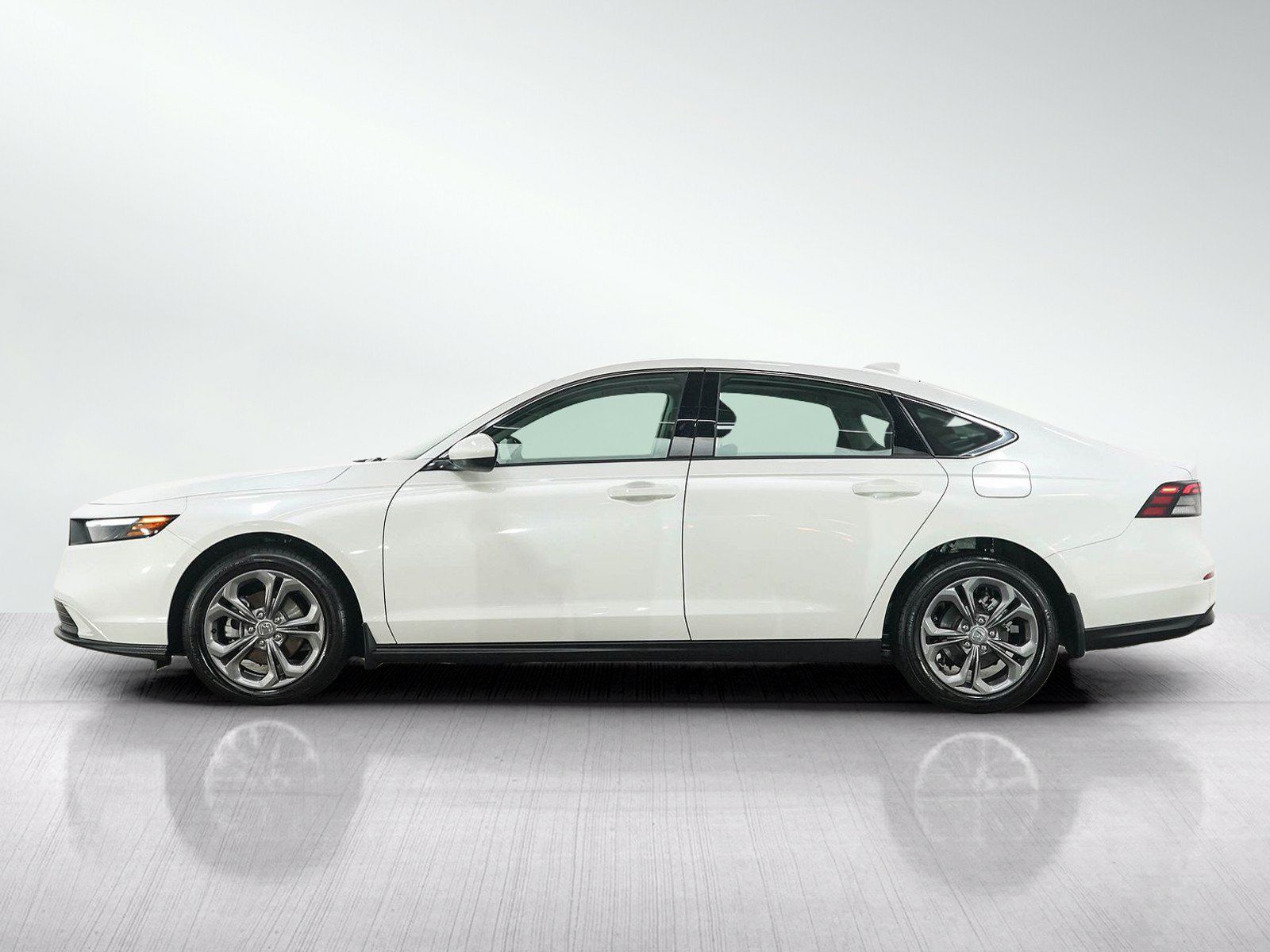 Used 2024 Honda Accord EX image 2