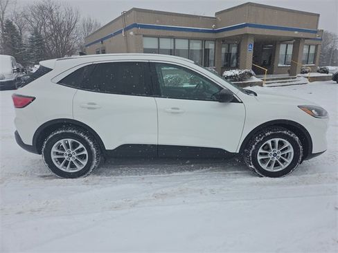 Certified 2022 Ford Escape SE w/ Cold Weather Package image 17