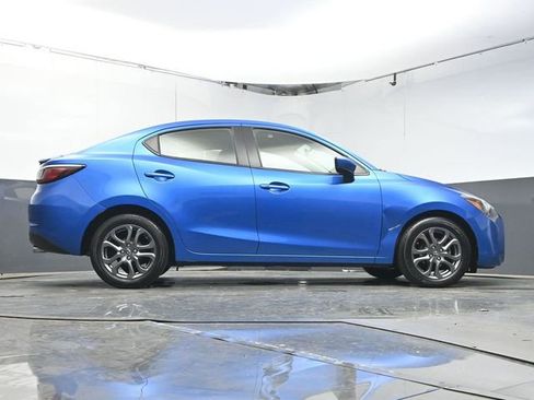 Used 2019 Toyota Yaris LE image 35