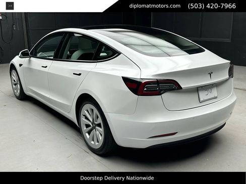 Used 2021 Tesla Model 3 Standard Range Plus image 5