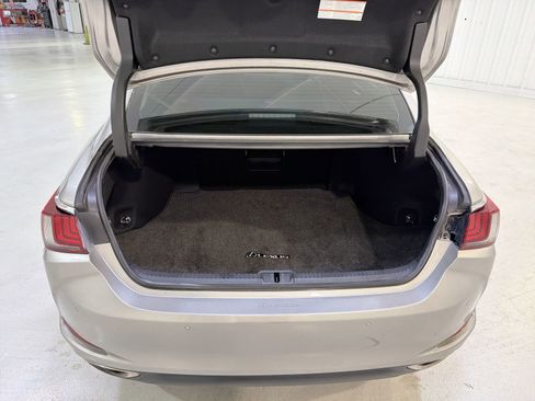 Used 2019 Lexus ES 350 w/ Ultra Luxury Package image 28