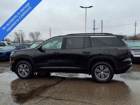 Used 2025 Chevrolet Traverse LT image 9