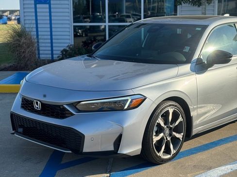 Used 2025 Honda Civic Sport Touring image 2