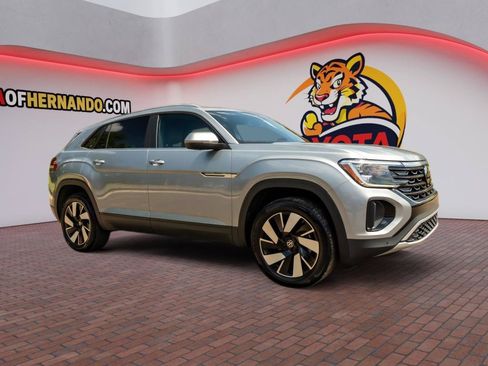 Used 2026 Volkswagen Atlas Cross Sport SE AWD/4WD image 3