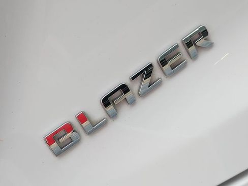 Used 2025 Chevrolet Blazer LT FWD image 8