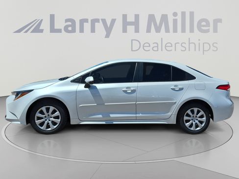 Used 2023 Toyota Corolla LE w/ Carpet Mat Package (TMS) FWD image 2