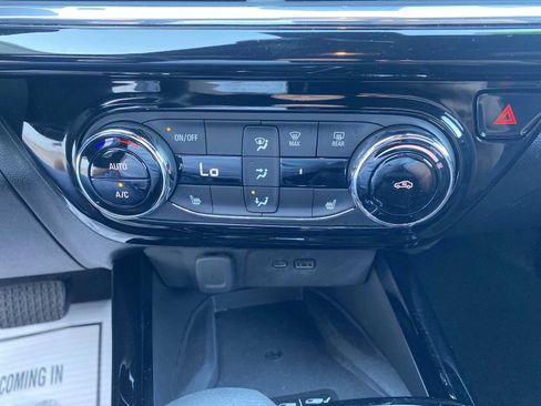 Used 2024 Chevrolet Trax RS w/ Sunroof Package image 17