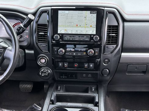 Used 2021 Nissan Titan PRO-4X w/ Pro-4x Convenience Package AWD/4WD image 17