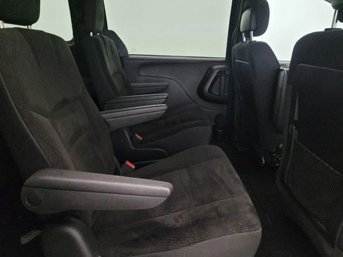 Used 2019 Dodge Grand Caravan SE FWD image 19