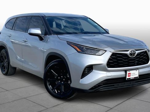 Used 2022 Toyota Highlander L image 2