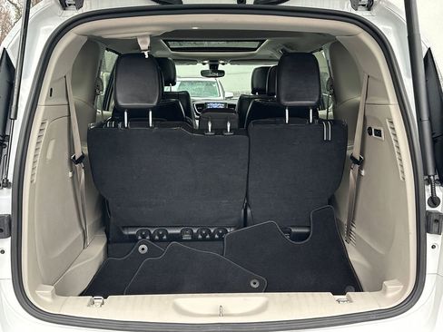 Used 2019 Chrysler Pacifica Limited image 6