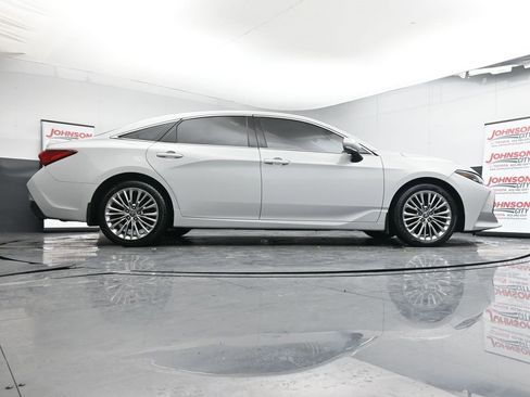 Used 2022 Toyota Avalon Limited image 42