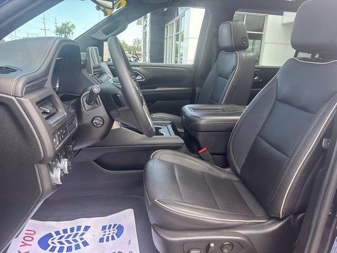 Used 2023 GMC Yukon XL SLT w/ SLT Premium Package AWD/4WD image 14