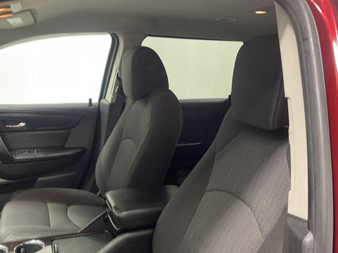 Used 2017 Chevrolet Traverse LT w/ Style and Technology Package FWD image 9