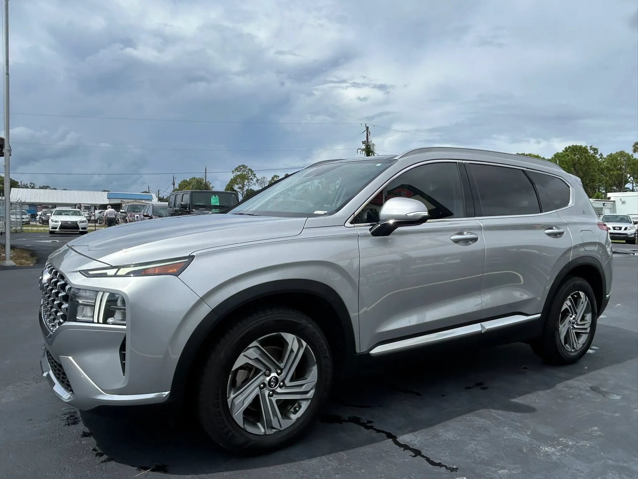 Used 2021 Hyundai Santa Fe SEL w/ Convenience + Premium Package FWD image 5