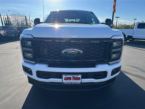 New 2025 Ford F250 Lariat w/ Black Appearance Package image 9