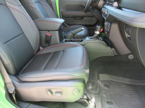 New 2025 Jeep Wrangler Unlimited Rubicon w/ Technology Group image 10