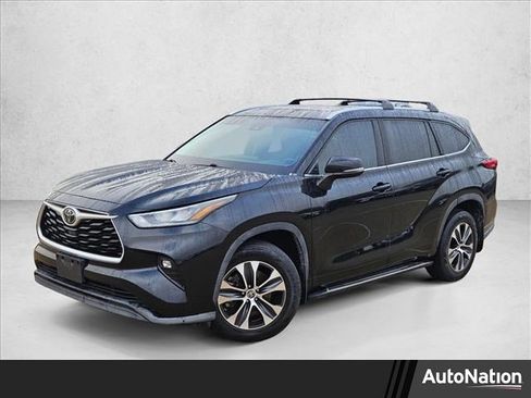 Used 2020 Toyota Highlander XLE image 1