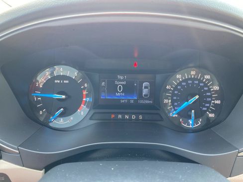 Used 2017 Ford Fusion SE FWD image 11