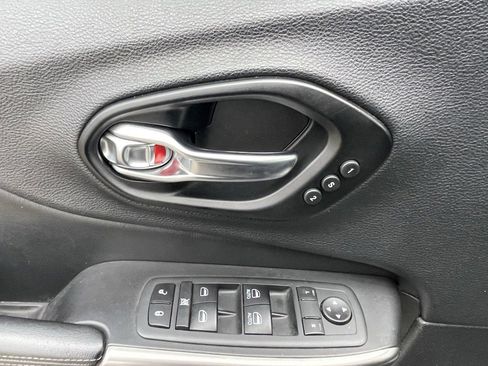 Used 2020 Jeep Cherokee Limited image 28