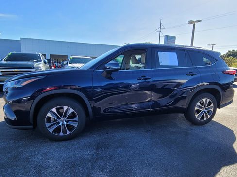 Used 2022 Toyota Highlander XLE FWD image 7
