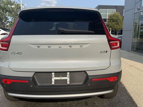 Used 2024 Volvo XC40 B5 Plus AWD/4WD image 7
