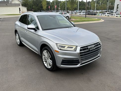 Used 2019 Audi Q5 2.0T Premium Plus w/ Premium Plus Package AWD/4WD image 3