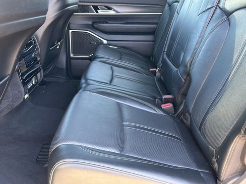 Used 2024 Jeep Wagoneer Series II w/ Flexible Seating Group image 18