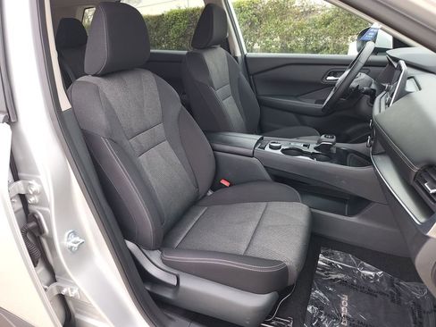 Used 2025 Nissan Rogue SV image 15