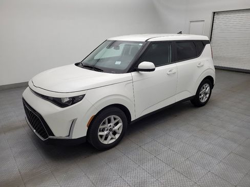 Used 2025 Kia Soul LX w/ LX Technology Package image 2