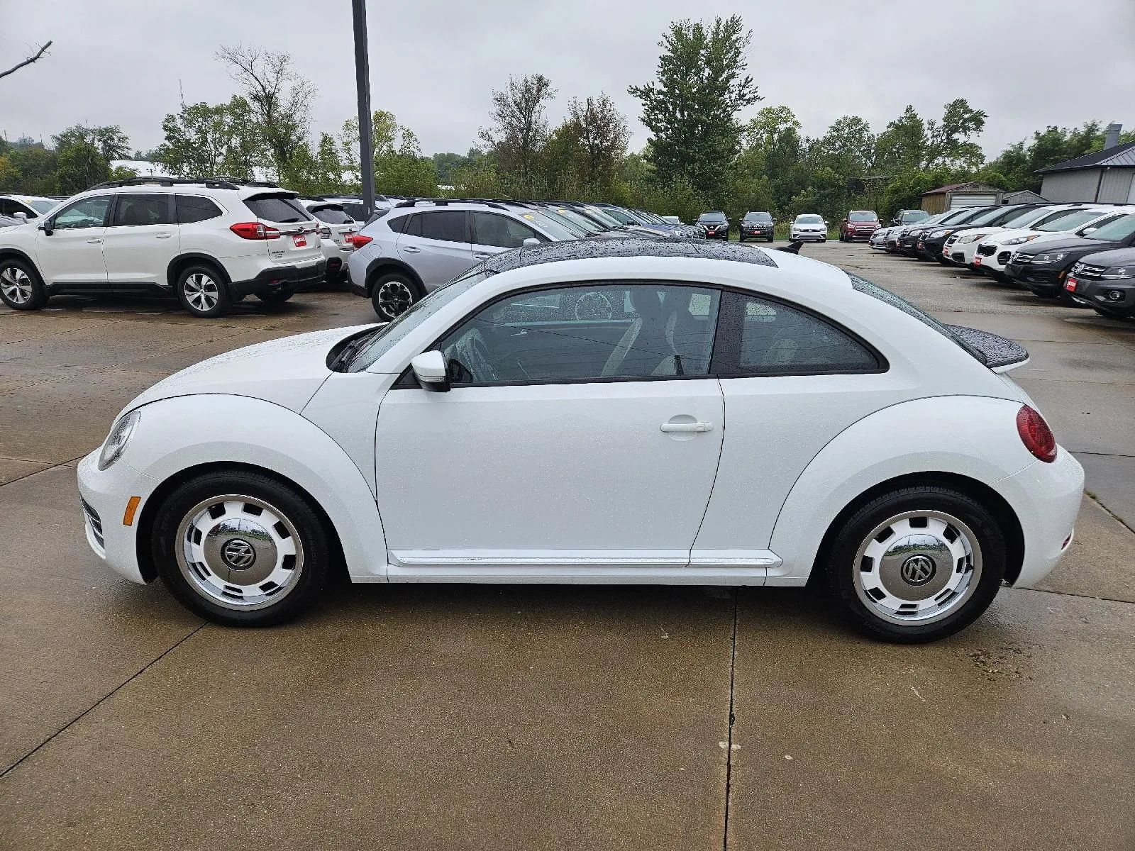 Used 2018 Volkswagen Beetle 2.0T FWD image 4