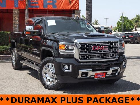 Used 2018 GMC Sierra 2500 Denali w/ Duramax Plus Package image 2