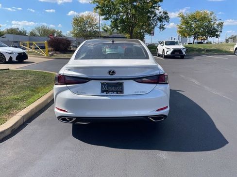 New 2025 Lexus ES 350 Ultra Luxury image 4